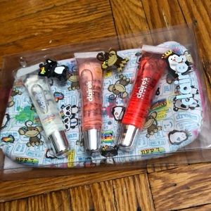 Claire’s lipgloss & pouch